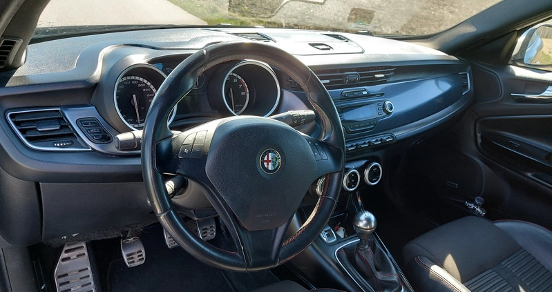 Alfa Romeo Giulietta cena 35800 przebieg: 216000, rok produkcji 2013 z Garwolin małe 211